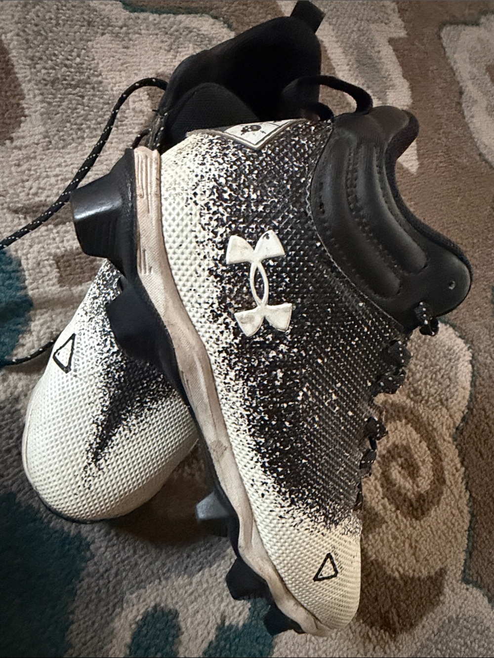 Under Armour Black and White Gradient Turf Cleats - Picture 4 of 7